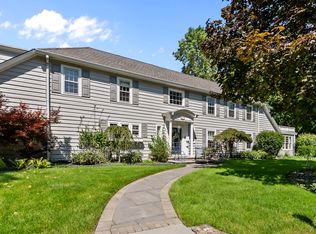 195 Maple Hill Rd, Glencoe, IL 60022