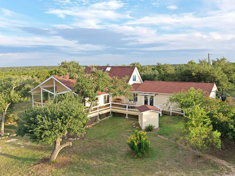 124 S Rainbow Ranch Rd — Photo 6