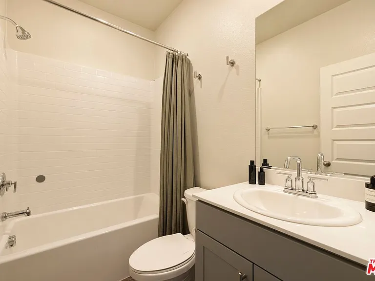 1716 Cayton Loop — Photo 8