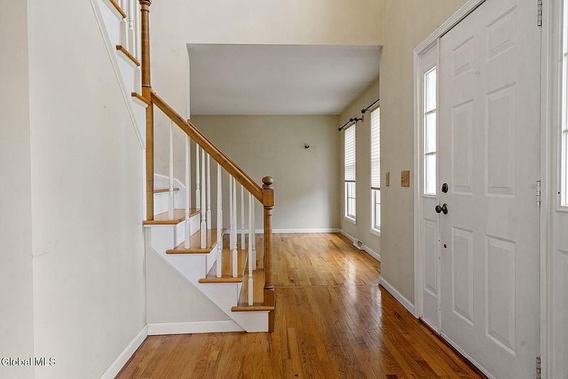 4th image of 11 Schuyler Road