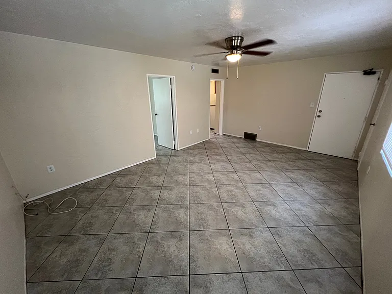 701 Bay St NE #2 — Photo 4