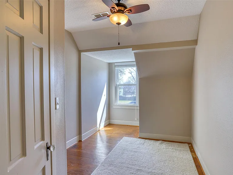 252 S Bell St — Photo 16