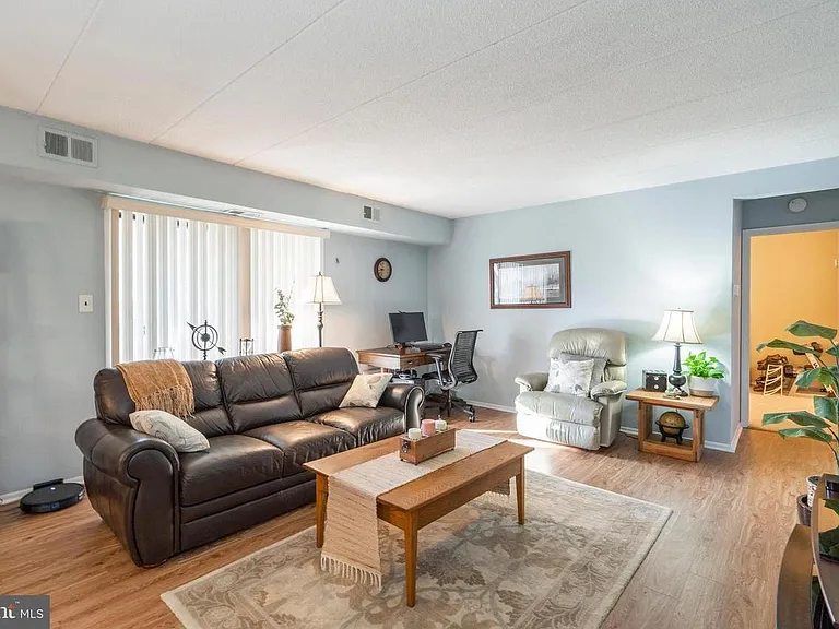 20 Dougherty Blvd #J3 — Photo 3