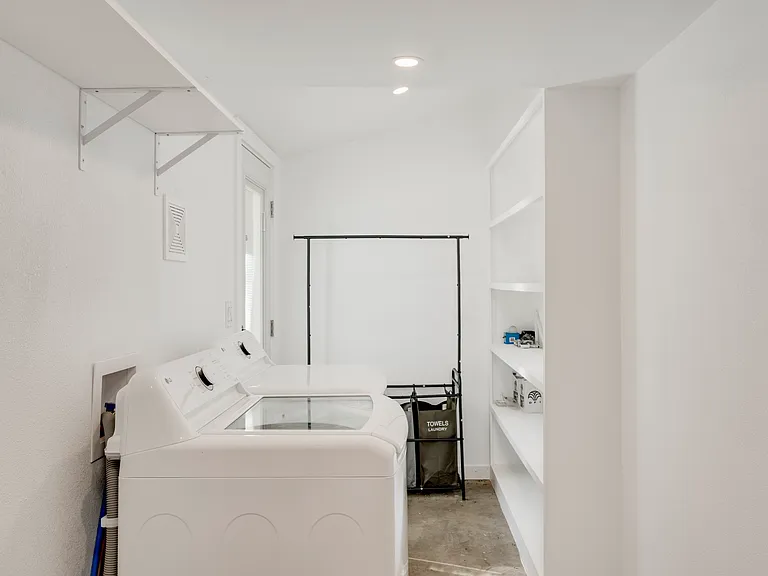 1217 Lost Oak Trl — Photo 25