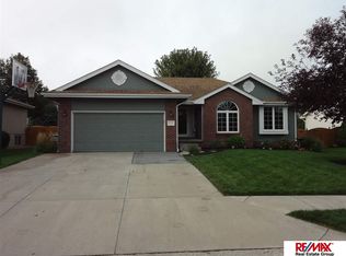 21825 Ponderosa Dr, Gretna, NE 68028