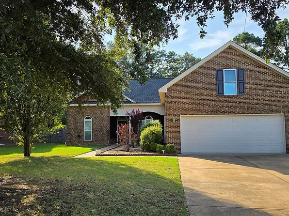 99 Sterling Dr, Elmore, AL 36025