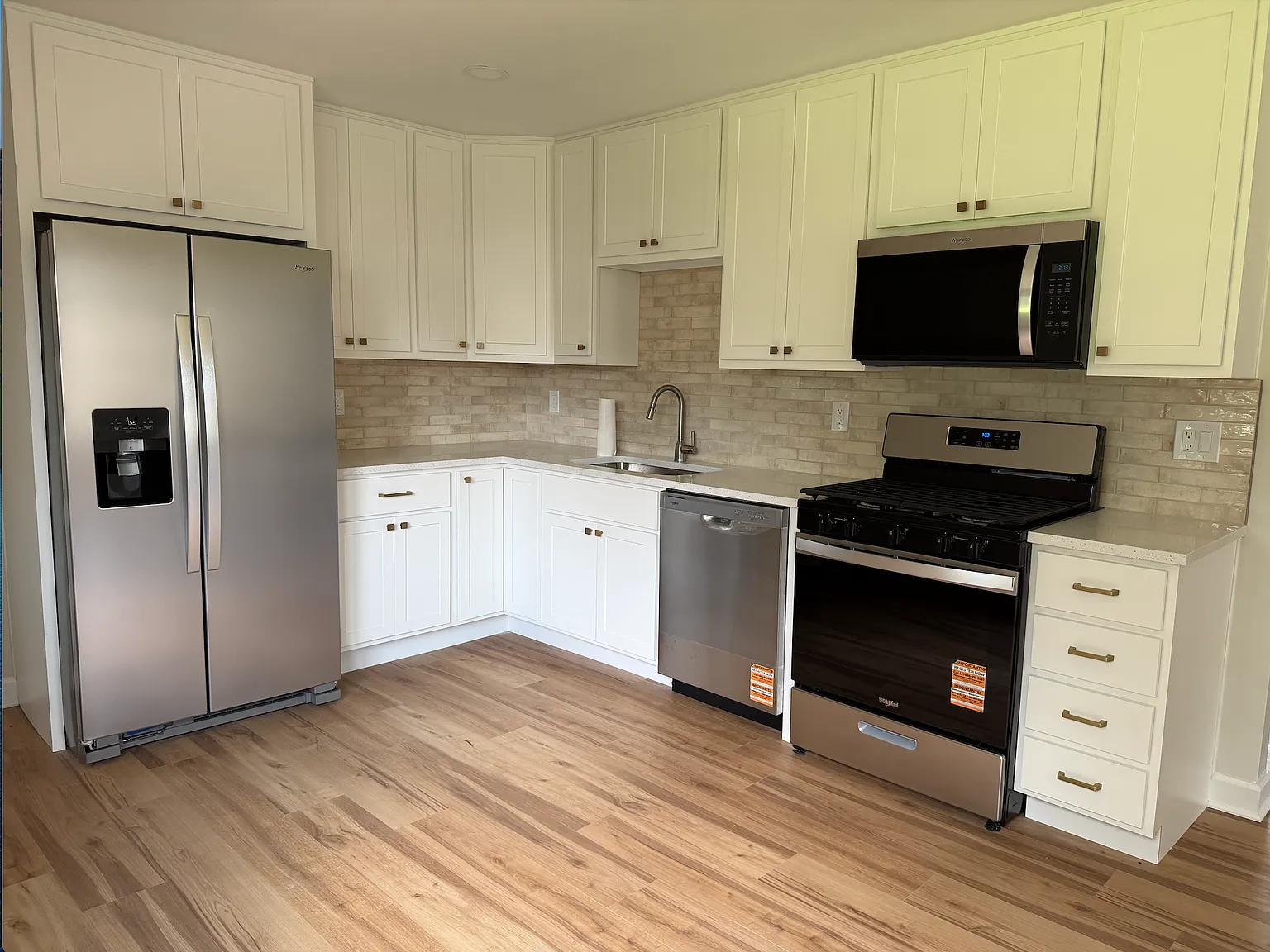 4 bed, 1.5 bath, 1587 sqft, $2,500 — Photo 4