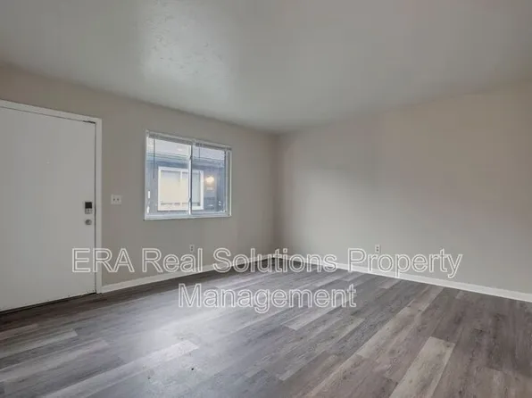 2460 Hiawatha St, Columbus, OH 43211