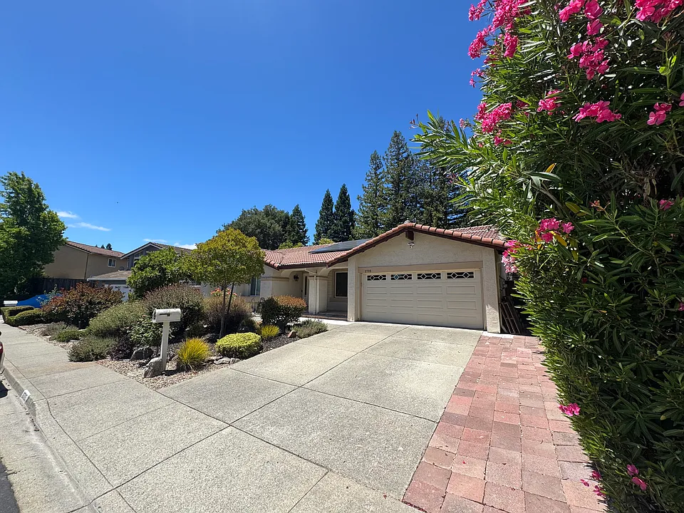2705 Mohawk Cir