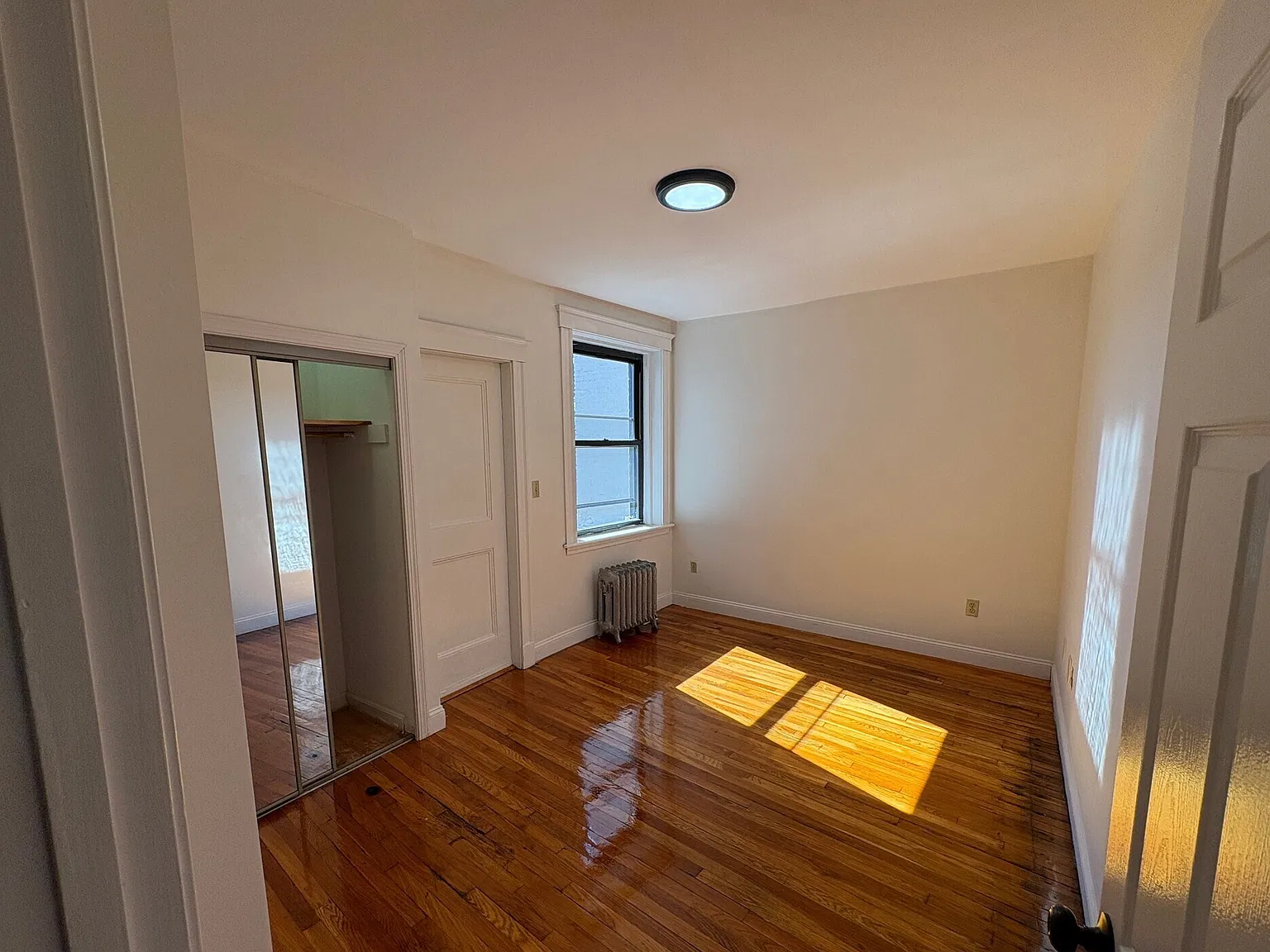 4 bed, 999 sqft, $3,450 — Photo 3