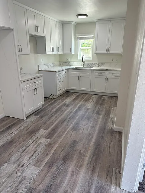 3 bed, 851 sqft, $2,537 — Photo 2