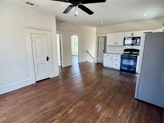 3rd image of 2201 Colonial Ave