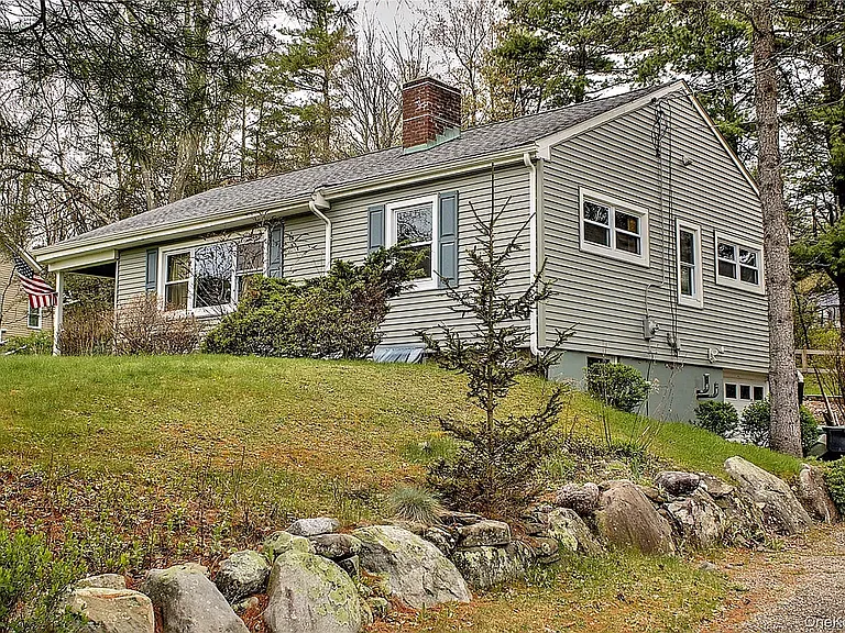 32 Burrow Dr — Photo 13