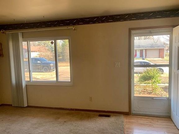 2nd image of 4432 Dartmoor Dr