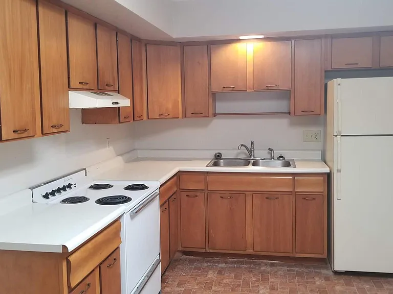 312 E Main St — Photo 10