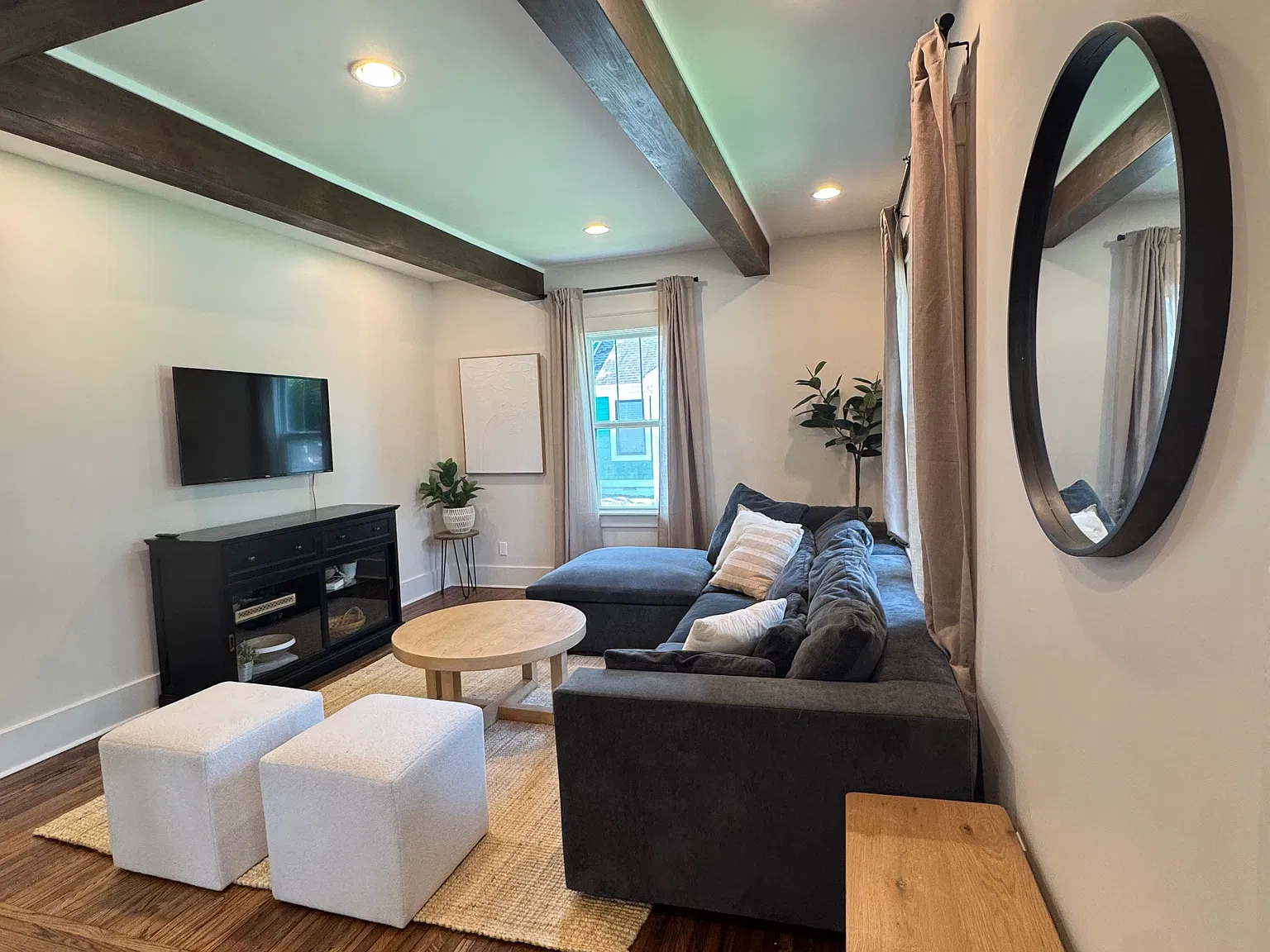 3 bed, 2.5 bath, 1716 sqft, $3,450 — Photo 2