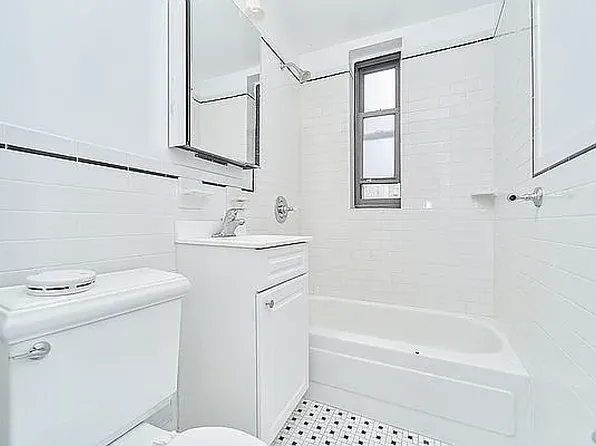 850 Amsterdam Avenue image 3 of 7