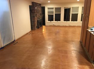 18422 Woodland Dr, Triangle, VA 22172