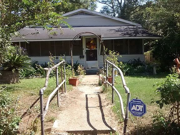 2nd image of 810 Avenue B