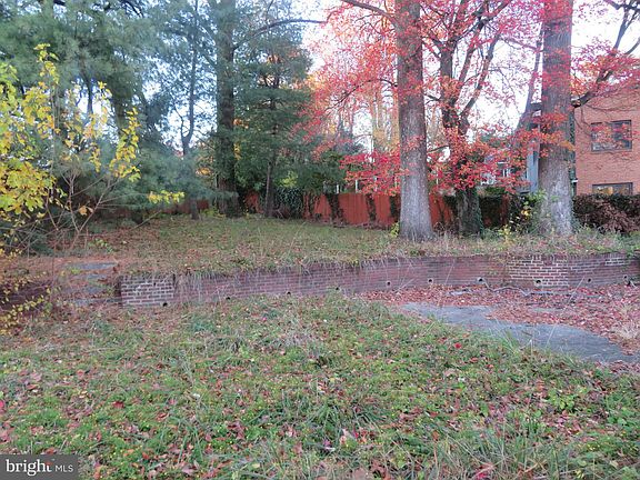 3rd image of 1601 N Portal Dr NW