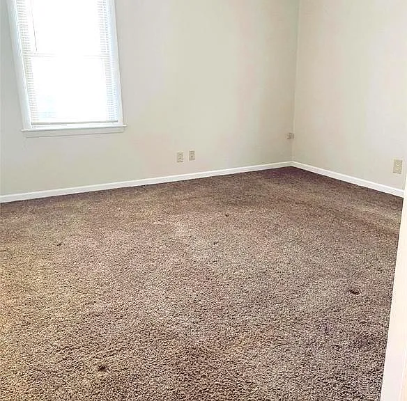308 Amhurst Dr — Photo 6
