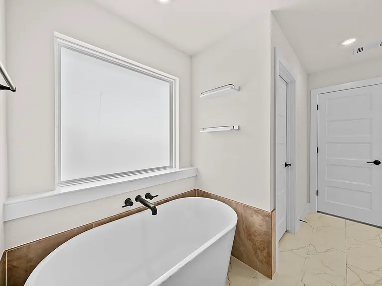 951 Moksha St — Photo 11
