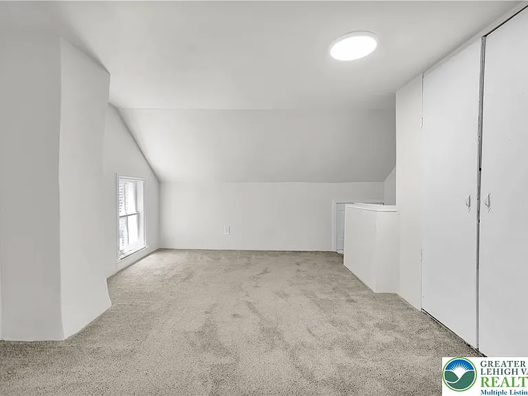 128 W Fairview St — Photo 25