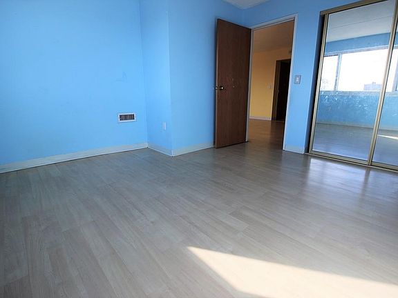 4th image of 200 Cove Way Unit 916