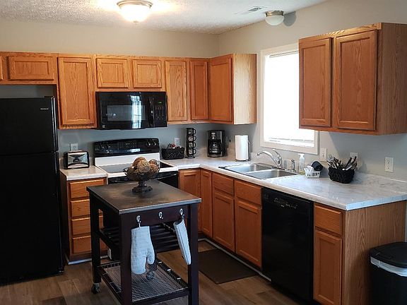 3rd image of 123 Primrose Ln
