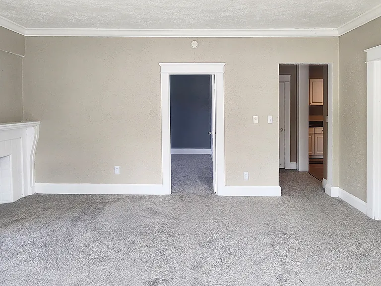 542 W 6th St #3 — Photo 3