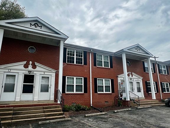 3rd image of 130 College St #10