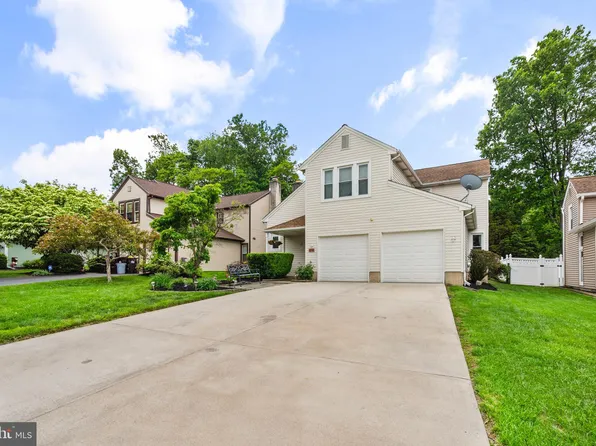 26 Pebble Dr, Horsham, PA 19044