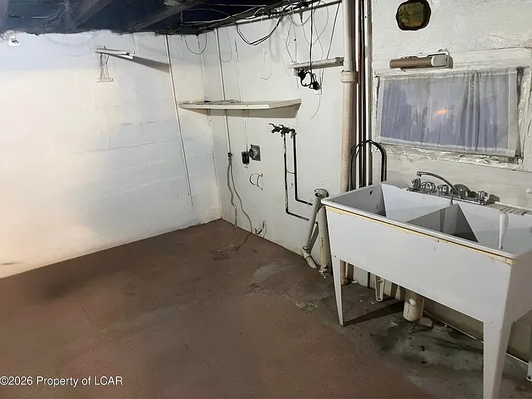 260 E Grove St — Photo 33