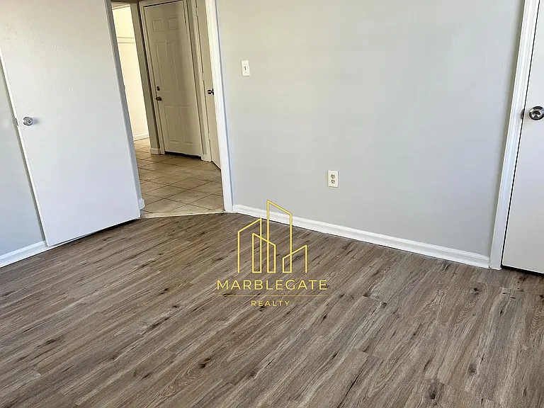 229 Alexander St #22 — Photo 8