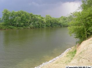 Riverside Dr, Gadsden, AL 35901