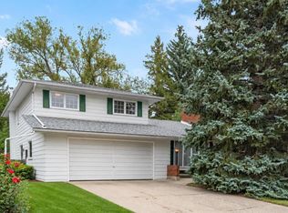508 W Willow Brook Dr SE, Calgary, AB T2J1N7