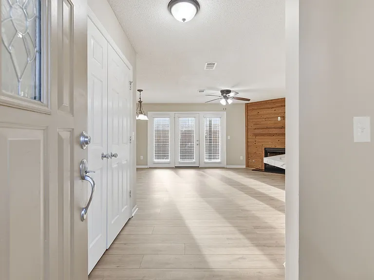 2717 Kennedy Ct — Photo 5