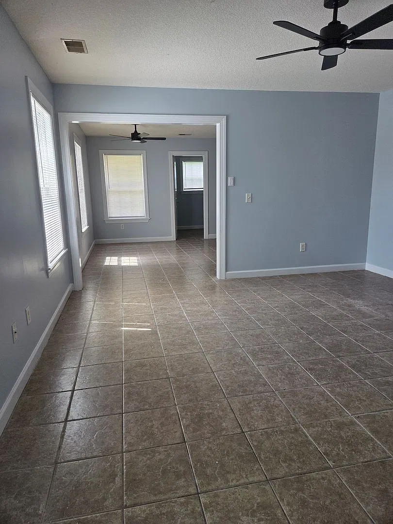 Beautiful duplex 3 bedroom 2 bath!! — Photo 3