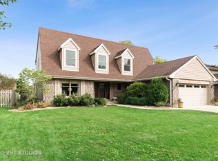 1212 Vargo Ln, Arlington Heights, IL 60004