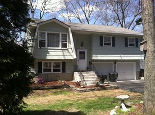 322 Elmira Trl, Hopatcong, NJ 07843