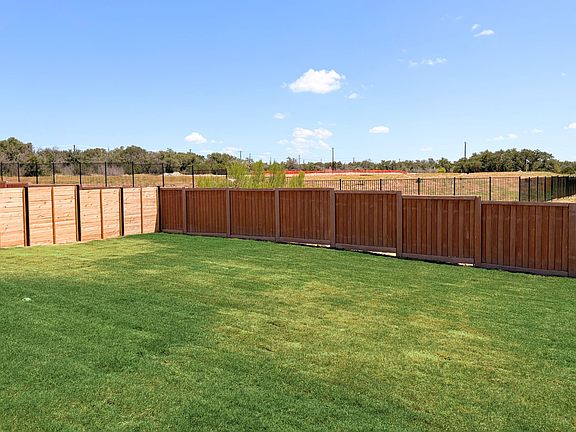 5th image of 413 Veneta Ln