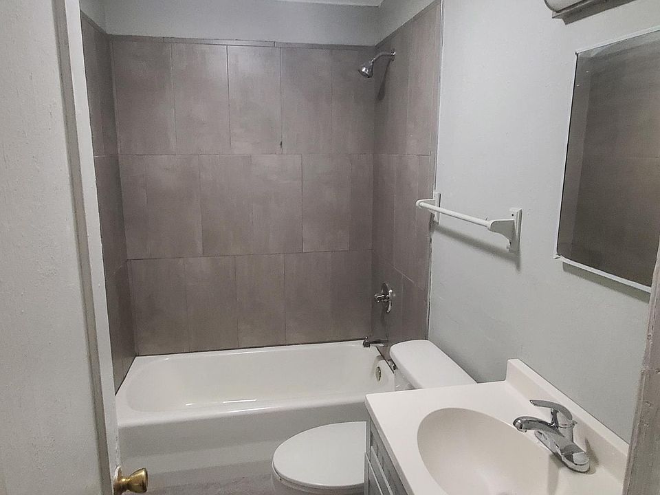2nd image of 3417 Palm Rd