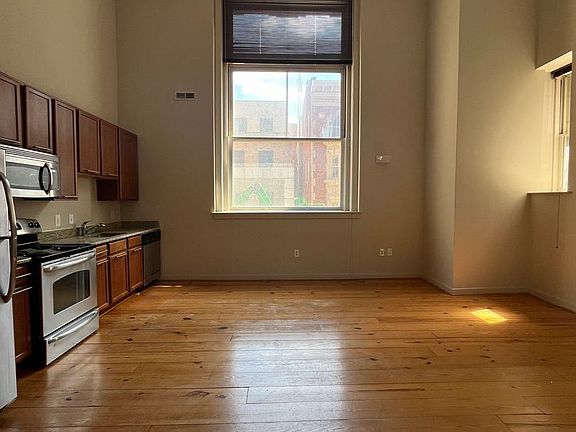 5th image of 1200 Walnut St APT 205