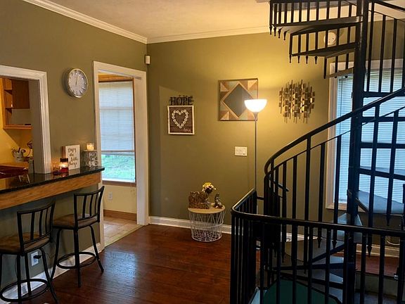 5th image of 1001 Evans St