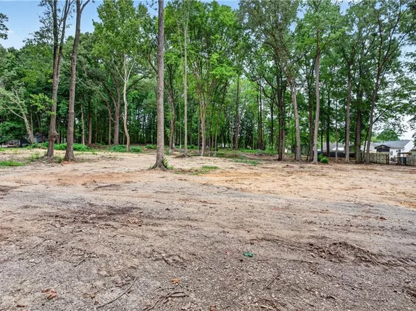 3808 Twin Oak Dr, Greensboro, NC 27407