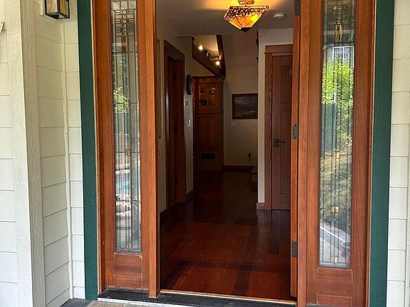 3rd image of 121 Flame Tree Rd