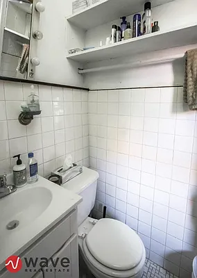 Rented by Wave Real Estate Group | media 33