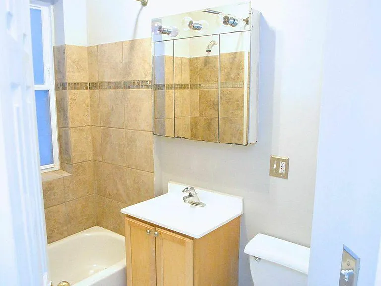 2315 N Greenview Ave #1F — Photo 8