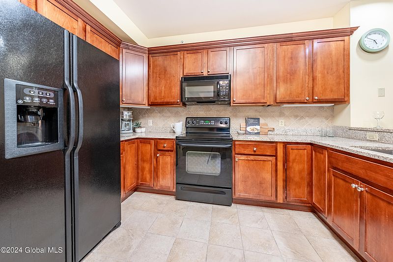 5th image of 62 Liftside Drive #433
