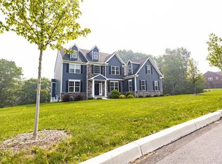 8863 Valley West Dr, Breinigsville, PA 18031